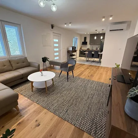 Elegant City Retreat Apartamento Zadar
